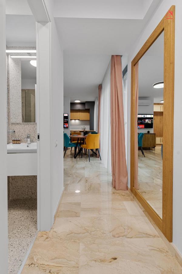Apartament Opera Residence - Cismigiu, Eroilor, Free Private Parking Bukares Bagian luar foto