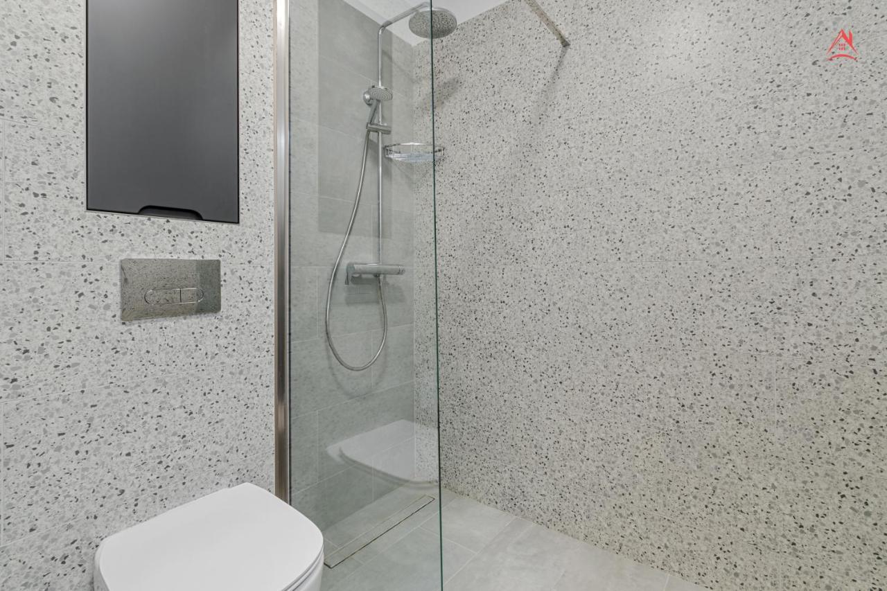 Apartament Opera Residence - Cismigiu, Eroilor, Free Private Parking Bukares Bagian luar foto